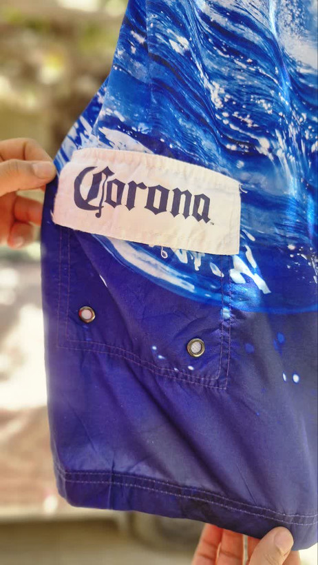 شلوارک ورزشی مردانه طرح امواج خروشان از برند Corona