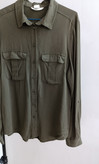 شومیز زنانه H&M سبز زیتونی | ویسکوز یقهدار با طراحی مینیمال